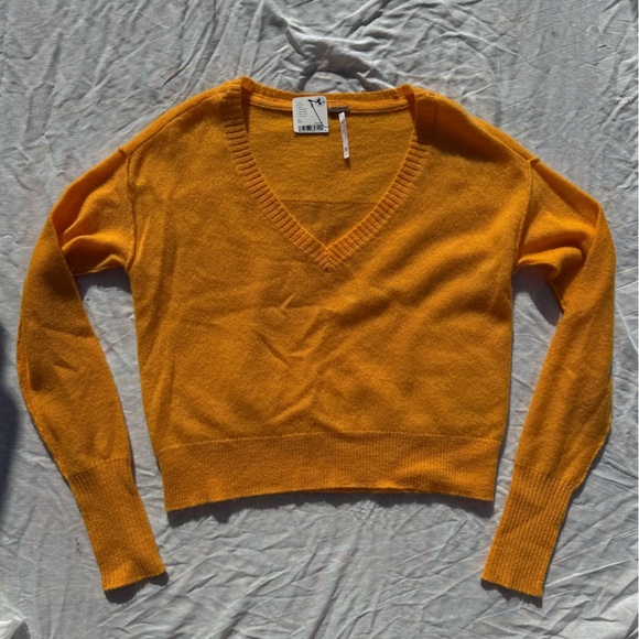 NWT Free People 100% Cashmere V Neck Sweater, Size XS - Picture 1 of 5
